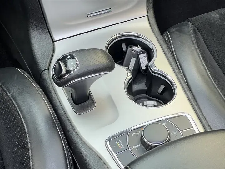 2014 Jeep Grand Cherokee SRT 6.4L 468HP V8 8AT,autocango,china used car exporter,china ev exporter,chinese used car exporter,chinese used ev exporter