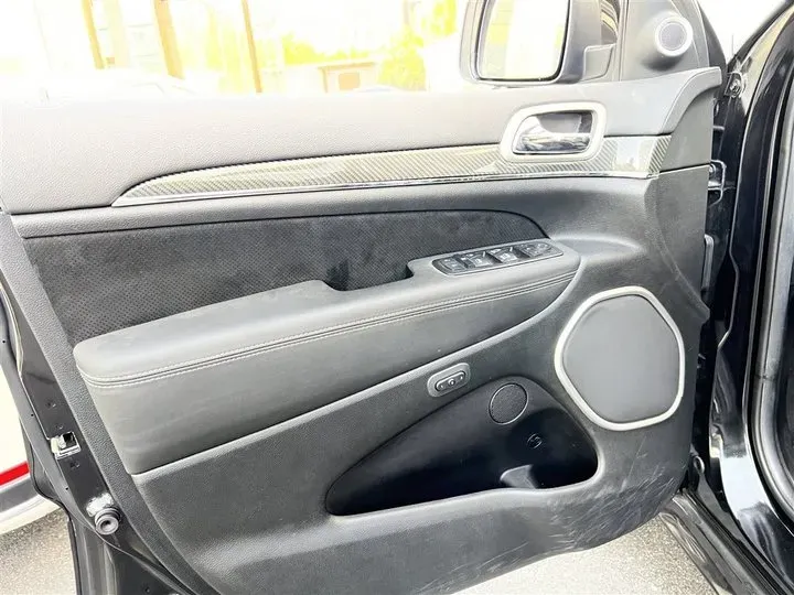 2014 Jeep Grand Cherokee SRT 6.4L 468HP V8 8AT,autocango,china used car exporter,china ev exporter,chinese used car exporter,chinese used ev exporter