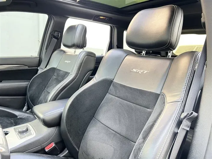 2014 Jeep Grand Cherokee SRT 6.4L 468HP V8 8AT,autocango,china used car exporter,china ev exporter,chinese used car exporter,chinese used ev exporter