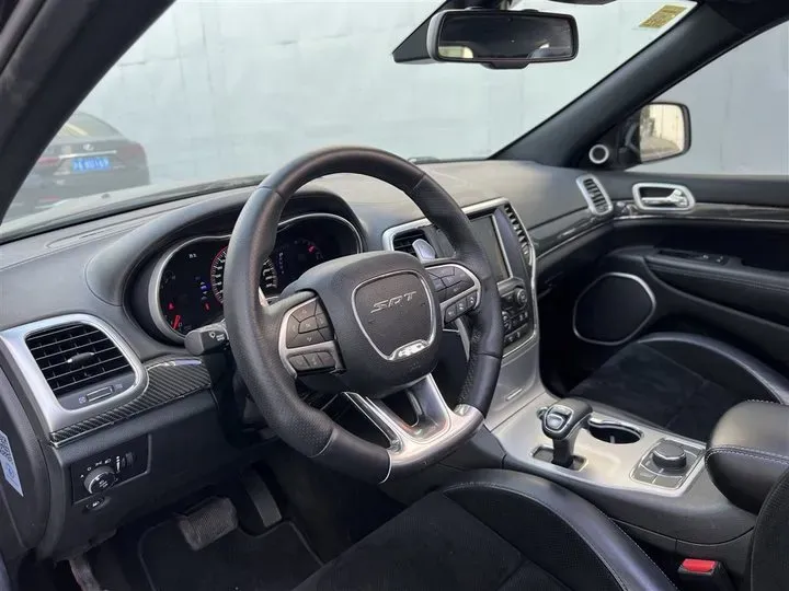 2014 Jeep Grand Cherokee SRT 6.4L 468HP V8 8AT,autocango,china used car exporter,china ev exporter,chinese used car exporter,chinese used ev exporter