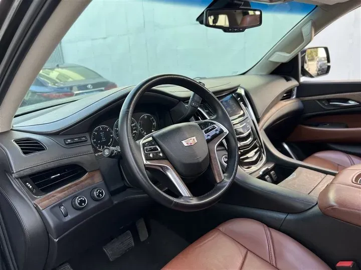 2013 Cadillac ESCALADE 6.2L 409HP V8 6AT,autocango,china used car exporter,china ev exporter,chinese used car exporter,chinese used ev exporter