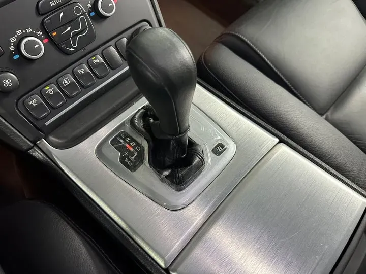 2014 Volvo XC Classic 2.5T 209HP L5 5AT,autocango,china used car exporter,china ev exporter,chinese used car exporter,chinese used ev exporter