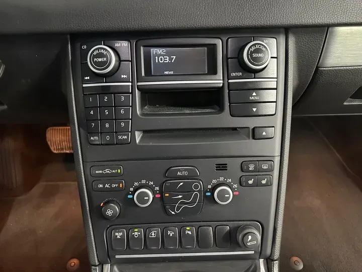 2014 Volvo XC Classic 2.5T 209HP L5 5AT,autocango,china used car exporter,china ev exporter,chinese used car exporter,chinese used ev exporter