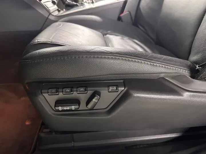 2014 Volvo XC Classic 2.5T 209HP L5 5AT,autocango,china used car exporter,china ev exporter,chinese used car exporter,chinese used ev exporter