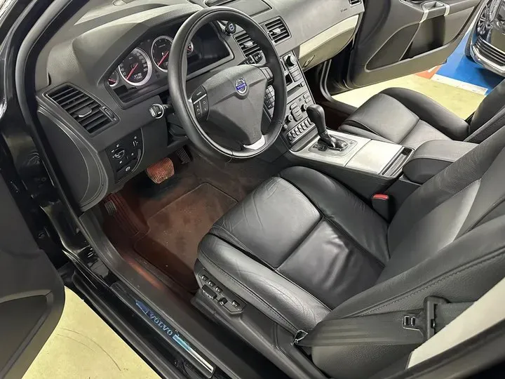 2014 Volvo XC Classic 2.5T 209HP L5 5AT,autocango,china used car exporter,china ev exporter,chinese used car exporter,chinese used ev exporter