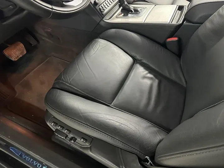 2014 Volvo XC Classic 2.5T 209HP L5 5AT,autocango,china used car exporter,china ev exporter,chinese used car exporter,chinese used ev exporter