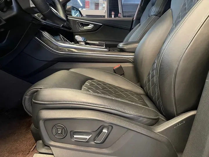 2021 Audi Q8 3.0T 340HP V6 8AT,autocango,china used car exporter,china ev exporter,chinese used car exporter,chinese used ev exporter