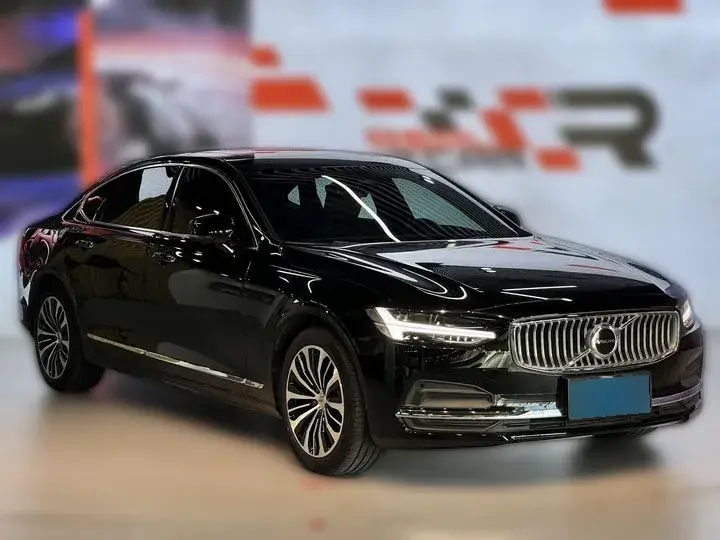2023 Volvo S90 2.0T 250HP L4 8AT