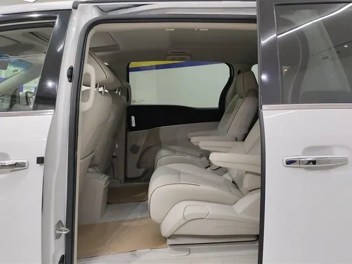 2022 Buick GL8 2.0T 237HP L4 9AT,autocango,china used car exporter,china ev exporter,chinese used car exporter,chinese used ev exporter