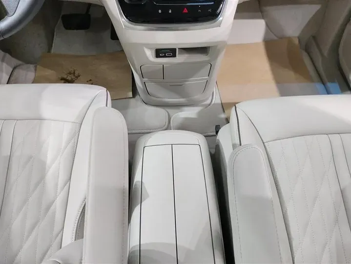 2022 Buick GL8 2.0T 237HP L4 9AT,autocango,china used car exporter,china ev exporter,chinese used car exporter,chinese used ev exporter