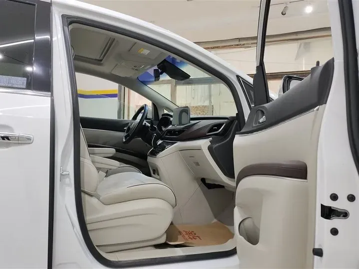 2022 Buick GL8 2.0T 237HP L4 9AT,autocango,china used car exporter,china ev exporter,chinese used car exporter,chinese used ev exporter