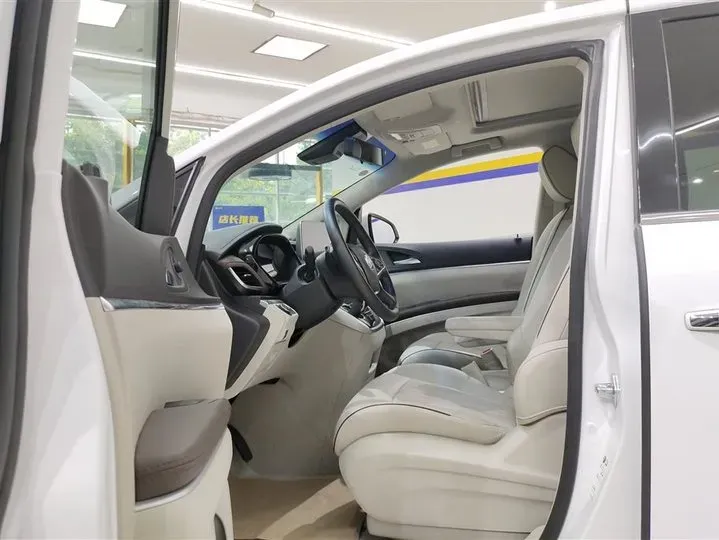 2022 Buick GL8 2.0T 237HP L4 9AT,autocango,china used car exporter,china ev exporter,chinese used car exporter,chinese used ev exporter