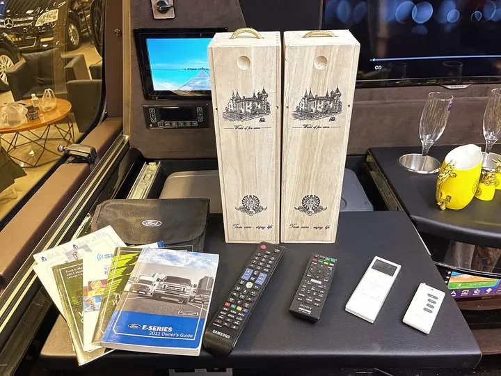 2011 Ford E350 5.4L 258HP V8 5AT,autocango,china used car exporter,china ev exporter,chinese used car exporter,chinese used ev exporter