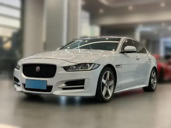 2017 Jaguar XE 2.0T 200HP L4 8AT