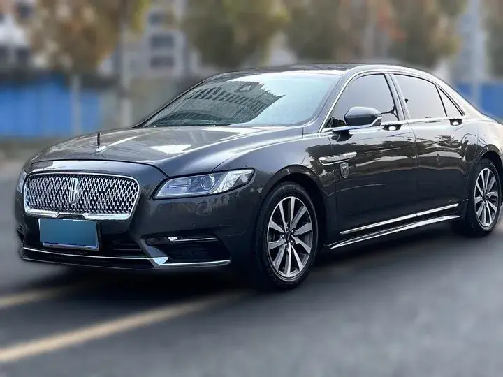 2017 Lincoln Continental 2.0T 261HP L4 6AT