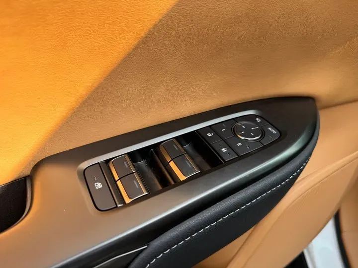 2023 Lexus RZ BEV 66KWH,autocango,china used car exporter,china ev exporter,chinese used car exporter,chinese used ev exporter