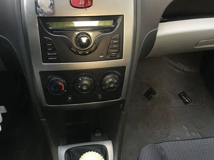 2010 FAW Vita V2 1.3L 91HP L4 5MT,autocango,china used car exporter,china ev exporter,chinese used car exporter,chinese used ev exporter