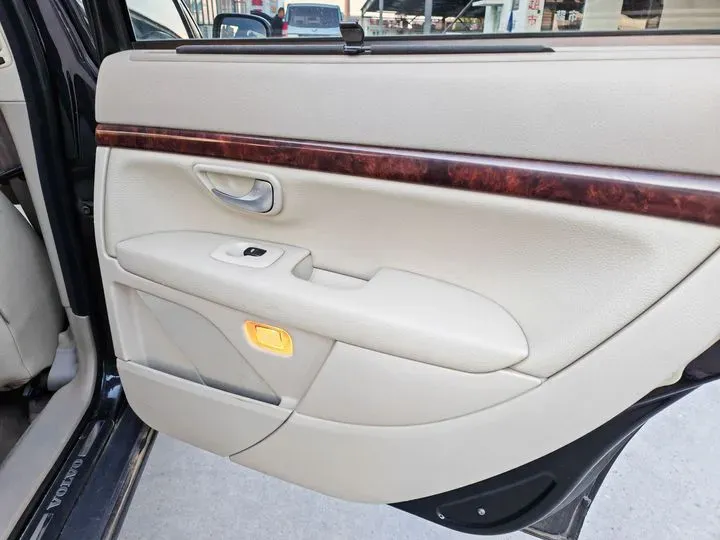 2006 Volvo S80 2.5T 200HP L5 6AT,autocango,china used car exporter,china ev exporter,chinese used car exporter,chinese used ev exporter