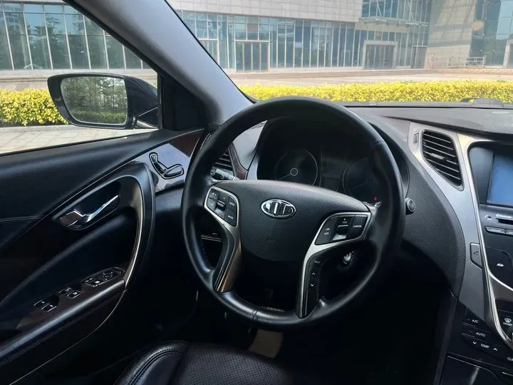 2011 Hyundai Azera 2.4L 180HP L4 6AT,autocango,china used car exporter,china ev exporter,chinese used car exporter,chinese used ev exporter