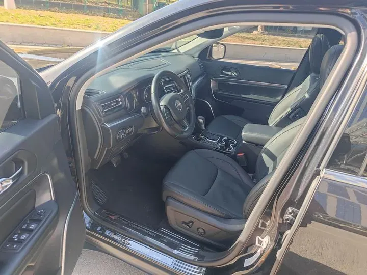 2018 Jeep Commander 2.0T 265HP L4 9AT,autocango,china used car exporter,china ev exporter,chinese used car exporter,chinese used ev exporter