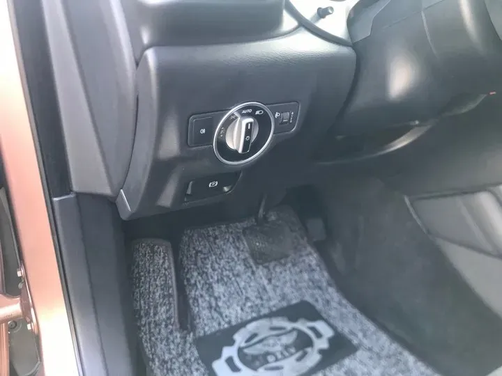 2017 Infiniti QX30 2.0T 211HP L4 7DCT,autocango,china used car exporter,china ev exporter,chinese used car exporter,chinese used ev exporter