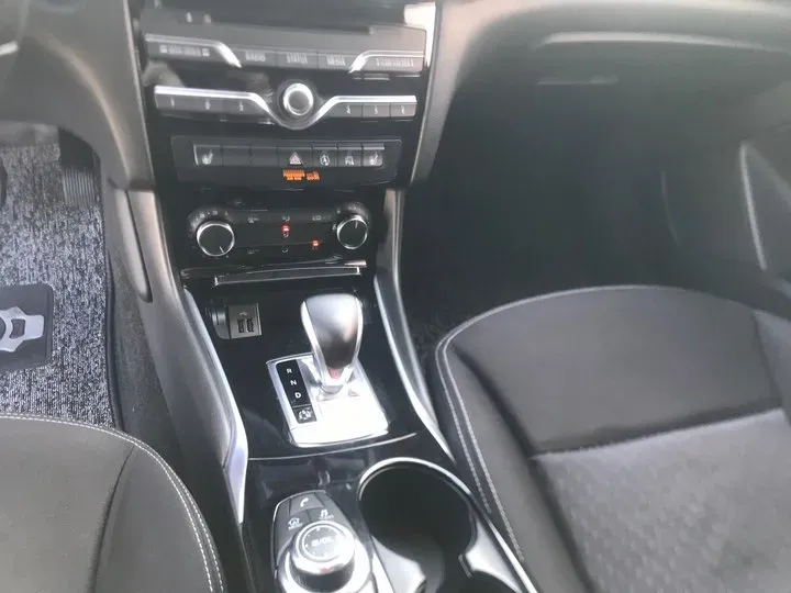 2017 Infiniti QX30 2.0T 211HP L4 7DCT,autocango,china used car exporter,china ev exporter,chinese used car exporter,chinese used ev exporter