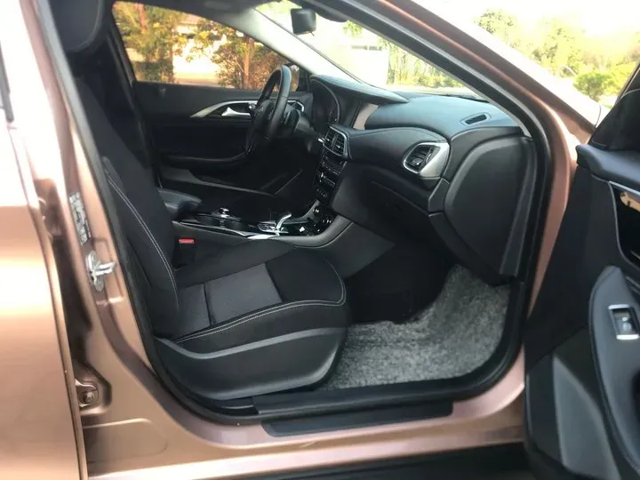 2017 Infiniti QX30 2.0T 211HP L4 7DCT,autocango,china used car exporter,china ev exporter,chinese used car exporter,chinese used ev exporter