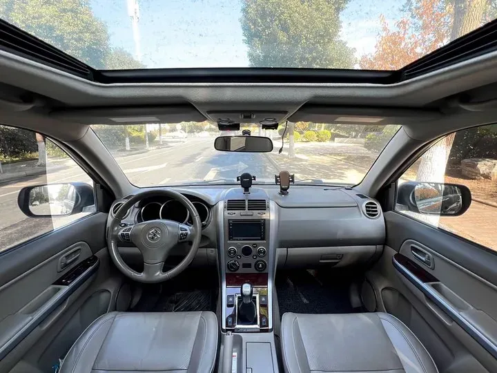 2012 Suzuki Grand Vitara 2.4L 166HP L4 5MT,autocango,china used car exporter,china ev exporter,chinese used car exporter,chinese used ev exporter