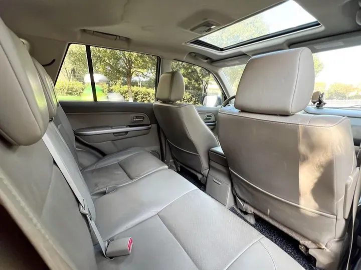 2012 Suzuki Grand Vitara 2.4L 166HP L4 5MT,autocango,china used car exporter,china ev exporter,chinese used car exporter,chinese used ev exporter