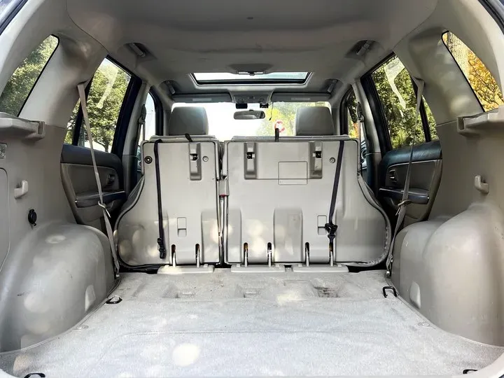 2012 Suzuki Grand Vitara 2.4L 166HP L4 5MT,autocango,china used car exporter,china ev exporter,chinese used car exporter,chinese used ev exporter