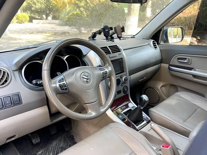 2012 Suzuki Grand Vitara 2.4L 166HP L4 5MT,autocango,china used car exporter,china ev exporter,chinese used car exporter,chinese used ev exporter