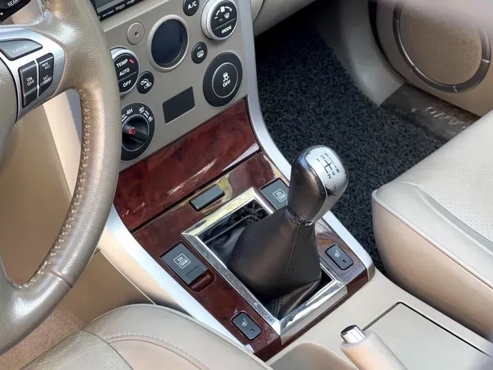 2012 Suzuki Grand Vitara 2.4L 166HP L4 5MT,autocango,china used car exporter,china ev exporter,chinese used car exporter,chinese used ev exporter