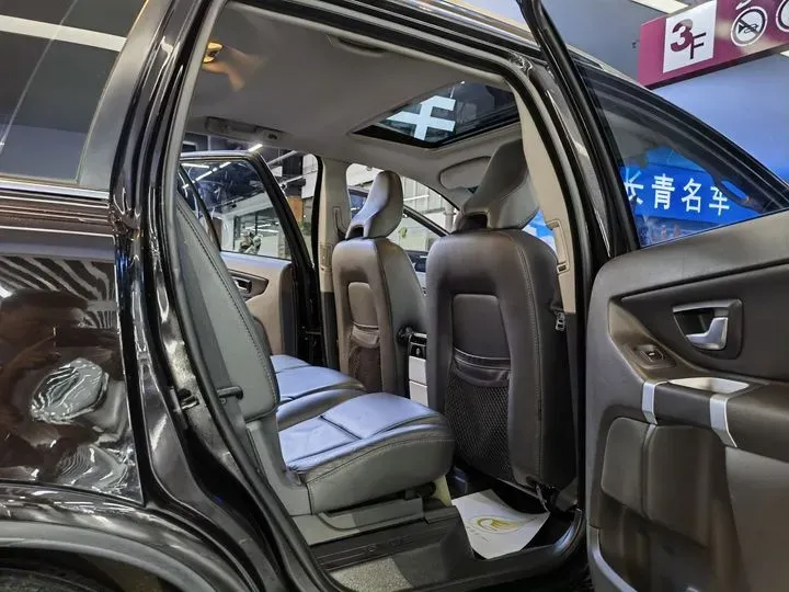 2014 Volvo XC Classic 2.5T 209HP L5 5AT,autocango,china used car exporter,china ev exporter,chinese used car exporter,chinese used ev exporter