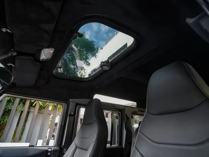 2010 Land Rover Defender 2.4T 122HP L4 6MT,autocango,china used car exporter,china ev exporter,chinese used car exporter,chinese used ev exporter