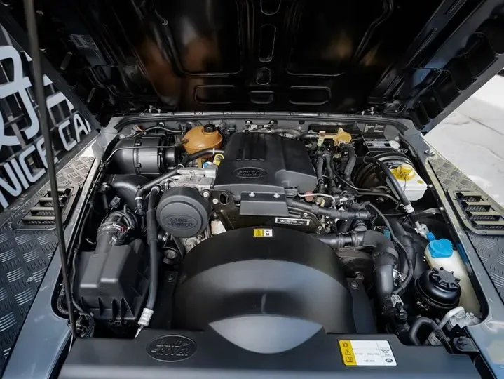 2010 Land Rover Defender 2.4T 122HP L4 6MT,autocango,china used car exporter,china ev exporter,chinese used car exporter,chinese used ev exporter