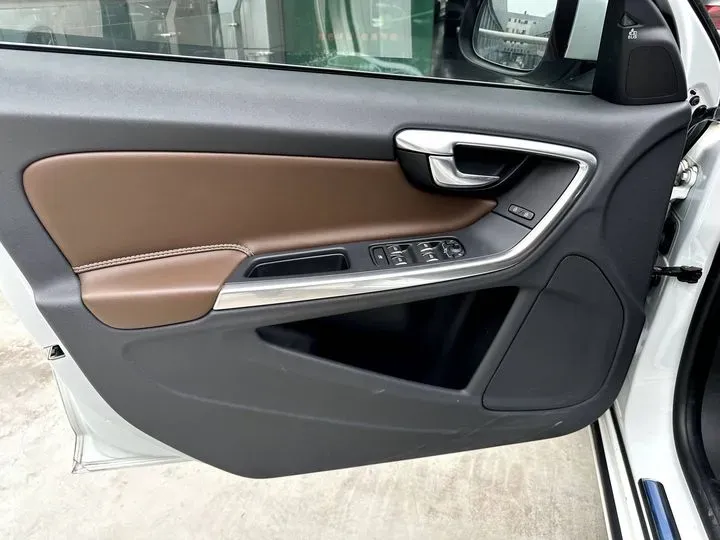 2018 Volvo S60 2.0T 238HP L4 8AT PHEV 11.2KWH,autocango,china used car exporter,china ev exporter,chinese used car exporter,chinese used ev exporter
