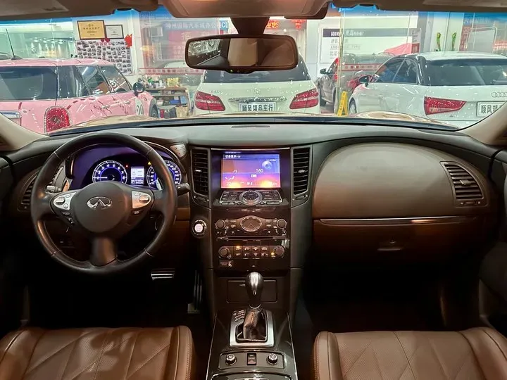 2013 Infiniti QX70 3.7L 351HP V6 7AT,autocango,china used car exporter,china ev exporter,chinese used car exporter,chinese used ev exporter