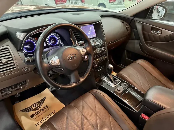 2013 Infiniti QX70 3.7L 351HP V6 7AT,autocango,china used car exporter,china ev exporter,chinese used car exporter,chinese used ev exporter