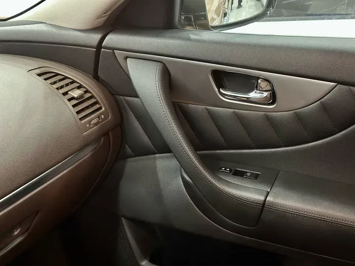 2013 Infiniti QX70 3.7L 351HP V6 7AT,autocango,china used car exporter,china ev exporter,chinese used car exporter,chinese used ev exporter