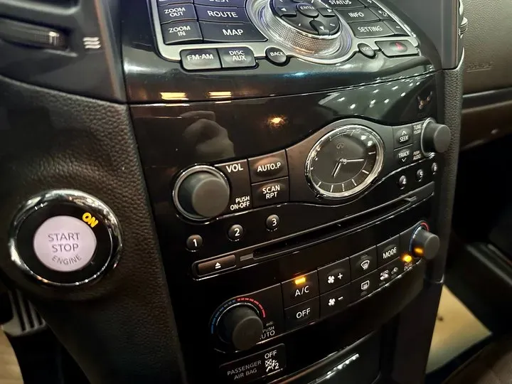 2013 Infiniti QX70 3.7L 351HP V6 7AT,autocango,china used car exporter,china ev exporter,chinese used car exporter,chinese used ev exporter