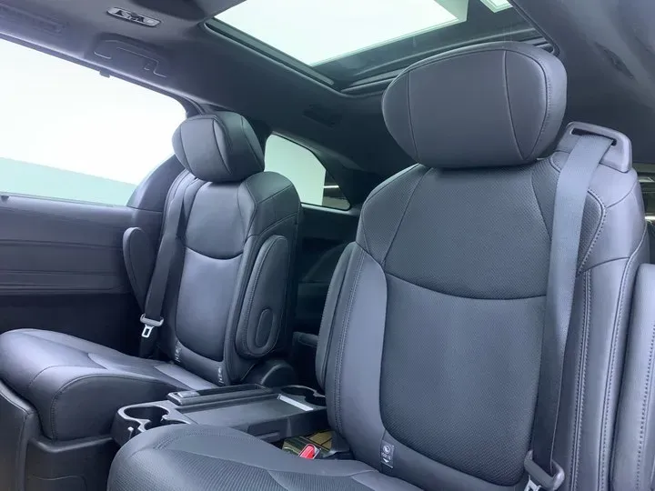 2022 Toyota Granvia 2.5L 192HP L4 E-CVT Hybrid,autocango,china used car exporter,china ev exporter,chinese used car exporter,chinese used ev exporter