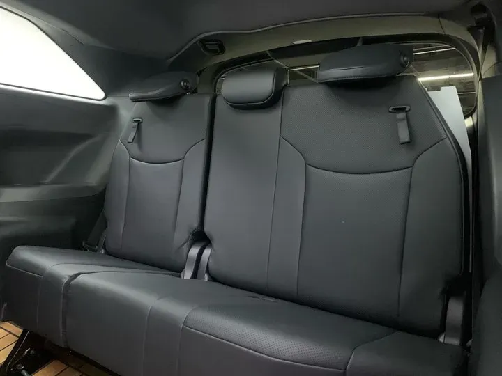 2022 Toyota Granvia 2.5L 192HP L4 E-CVT Hybrid,autocango,china used car exporter,china ev exporter,chinese used car exporter,chinese used ev exporter