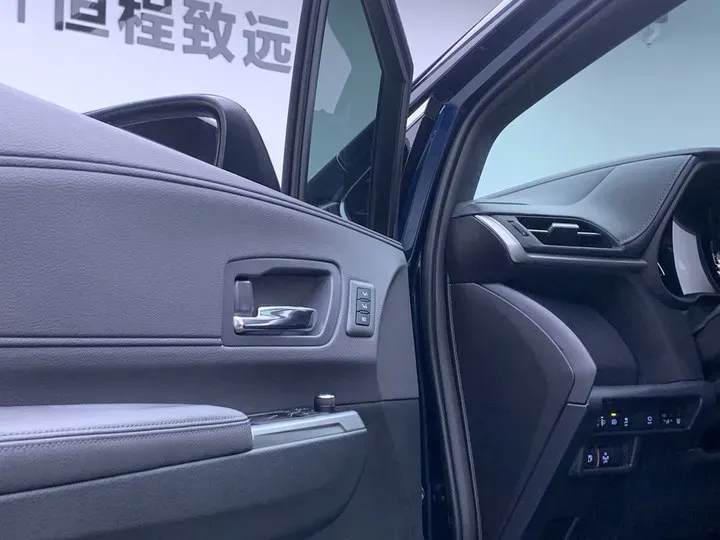 2022 Toyota Granvia 2.5L 192HP L4 E-CVT Hybrid,autocango,china used car exporter,china ev exporter,chinese used car exporter,chinese used ev exporter