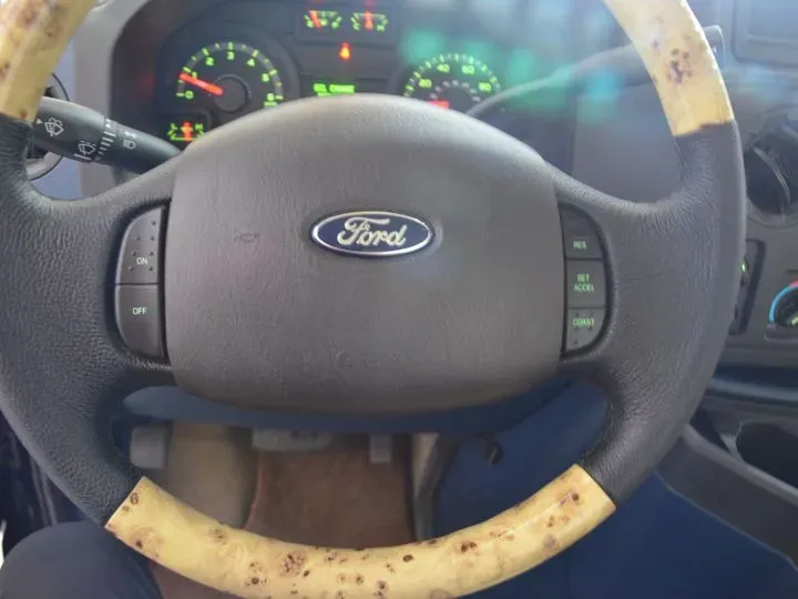 2011 Ford E350 5.4L 258HP V8 5AT,autocango,china used car exporter,china ev exporter,chinese used car exporter,chinese used ev exporter