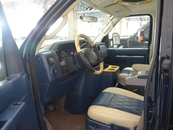 2011 Ford E350 5.4L 258HP V8 5AT,autocango,china used car exporter,china ev exporter,chinese used car exporter,chinese used ev exporter