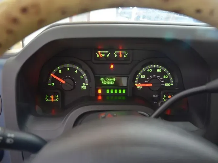 2011 Ford E350 5.4L 258HP V8 5AT,autocango,china used car exporter,china ev exporter,chinese used car exporter,chinese used ev exporter