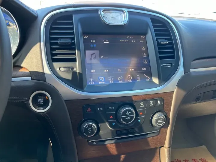 2014 Chrysler 300C 3.0L 234HP V6 8AT,autocango,china used car exporter,china ev exporter,chinese used car exporter,chinese used ev exporter