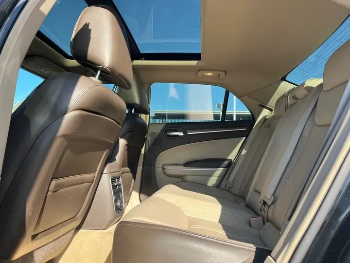 2014 Chrysler 300C 3.0L 234HP V6 8AT,autocango,china used car exporter,china ev exporter,chinese used car exporter,chinese used ev exporter