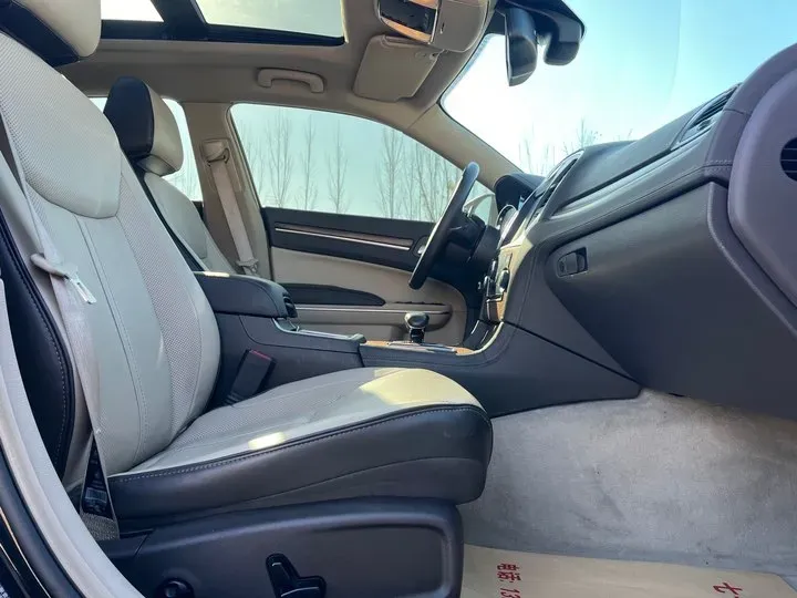 2014 Chrysler 300C 3.0L 234HP V6 8AT,autocango,china used car exporter,china ev exporter,chinese used car exporter,chinese used ev exporter