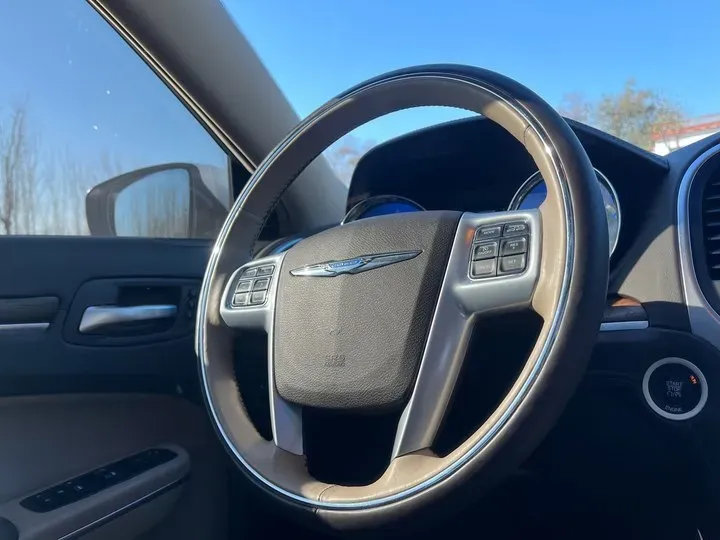 2014 Chrysler 300C 3.0L 234HP V6 8AT,autocango,china used car exporter,china ev exporter,chinese used car exporter,chinese used ev exporter